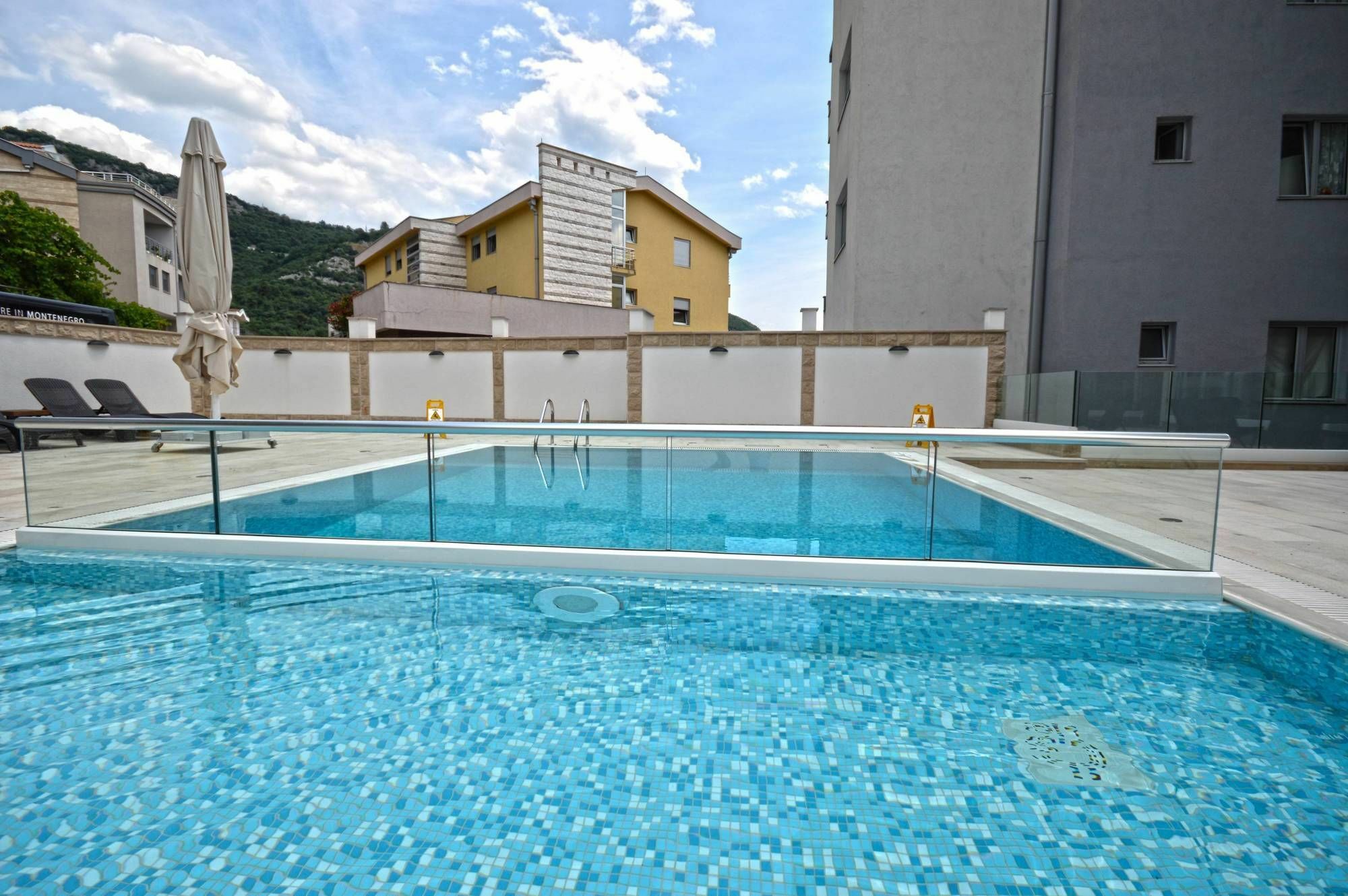 Chill And Go Aparthotel บุดวา ภายนอก รูปภาพ